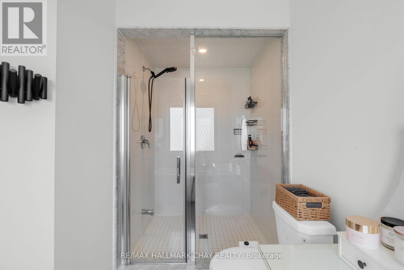 204 ROSANNE CIRCLE - Image 22