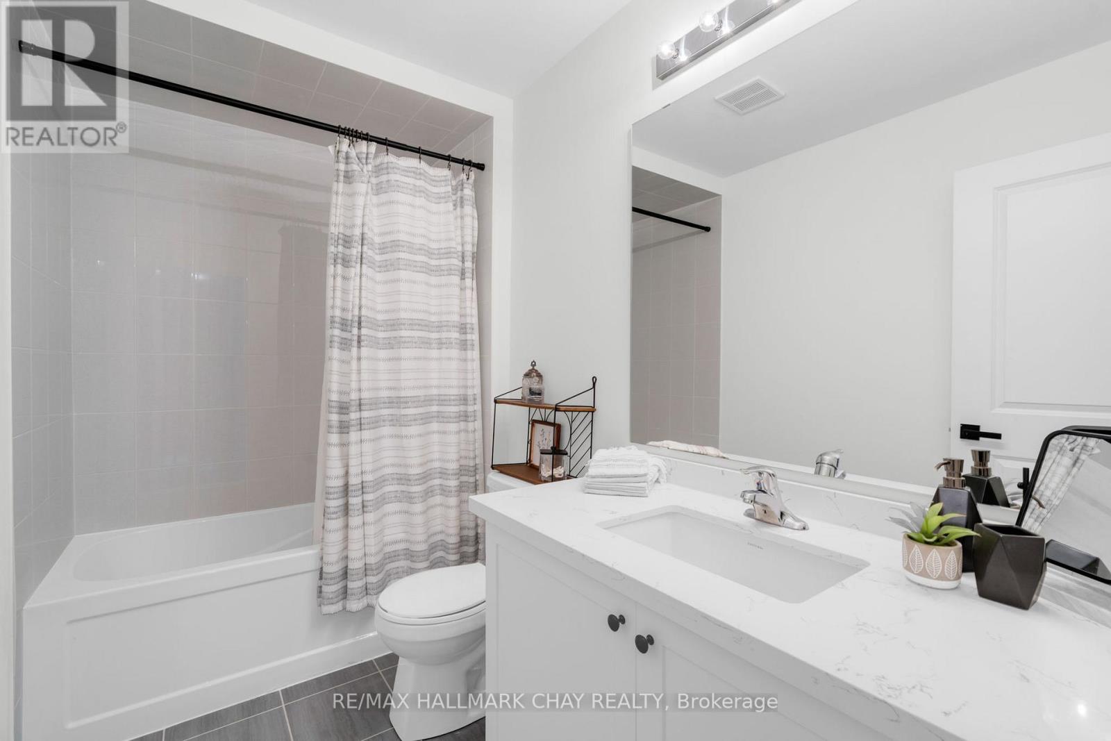 204 ROSANNE CIRCLE - Image 28