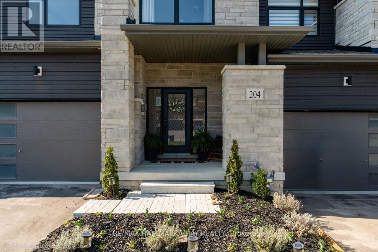 204 ROSANNE CIRCLE - Image 4