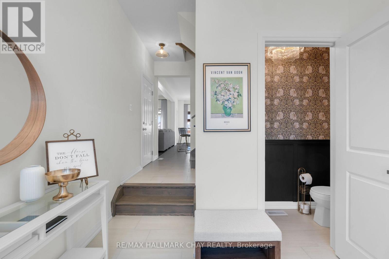 204 ROSANNE CIRCLE - Image 6