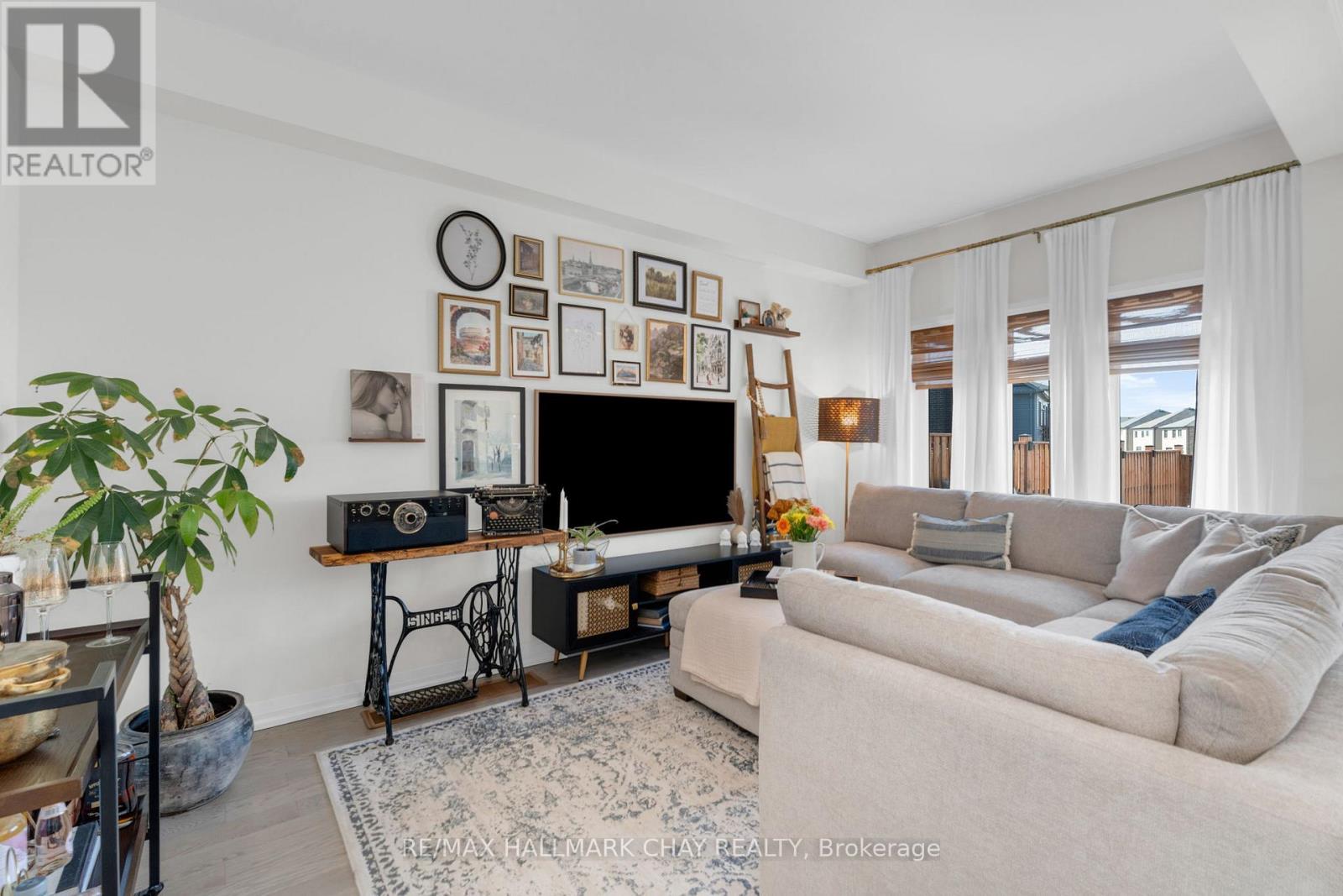 204 ROSANNE CIRCLE - Image 7