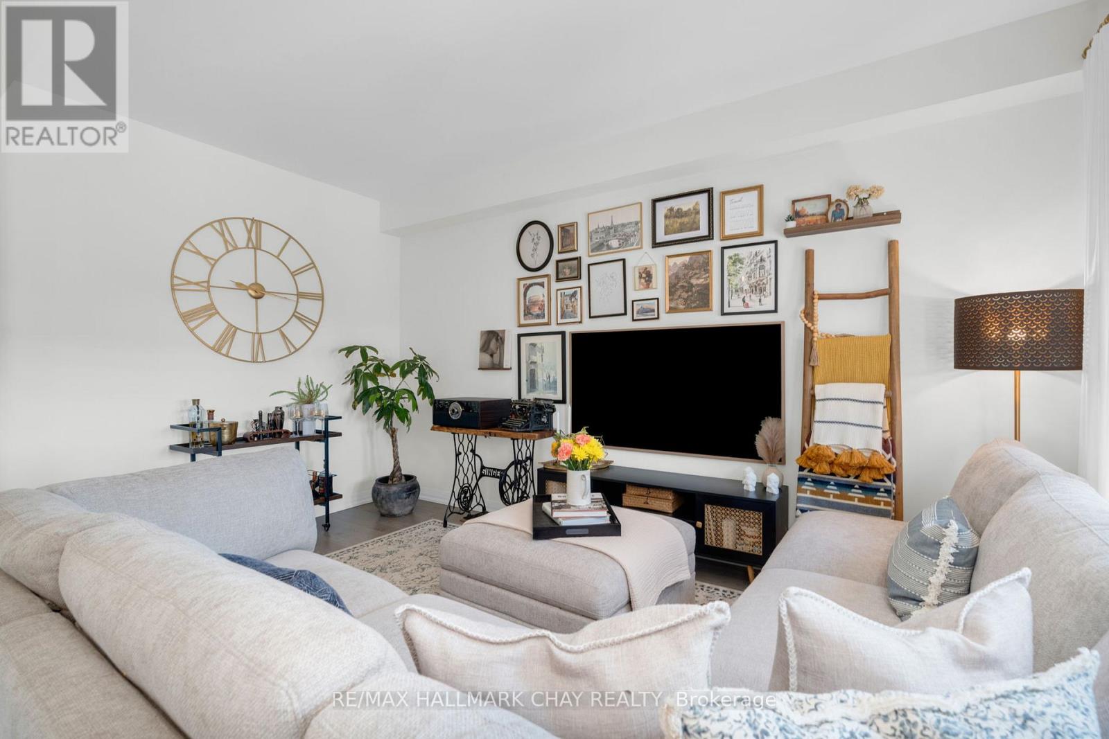 204 ROSANNE CIRCLE - Image 9
