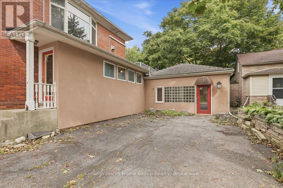 401 LAUREL STREET — photo 3