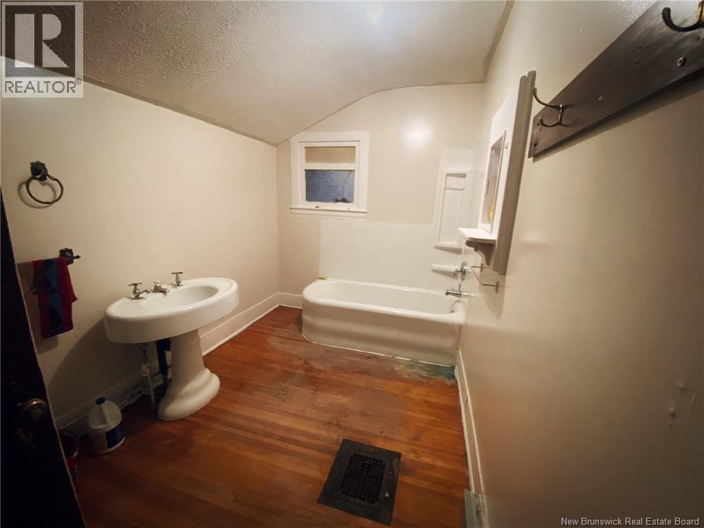 Photo 21 of 23