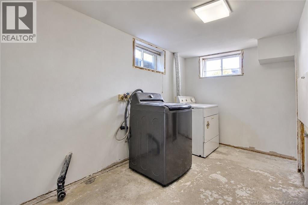 35 Vine - Image 12