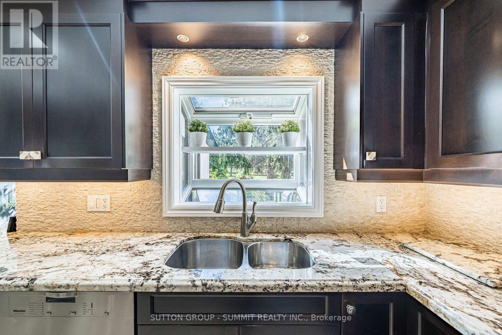 4594 GATINEAU AVENUE - 18