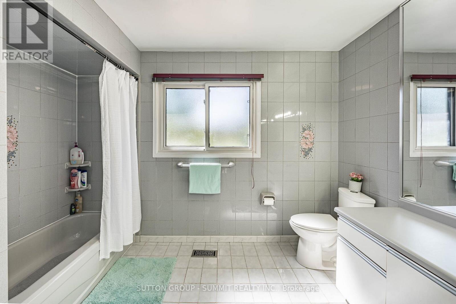 4594 GATINEAU AVENUE - 33
