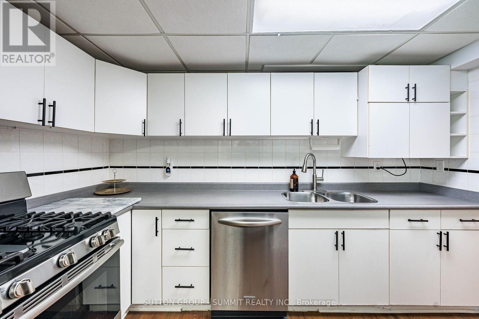 4594 GATINEAU AVENUE - 41
