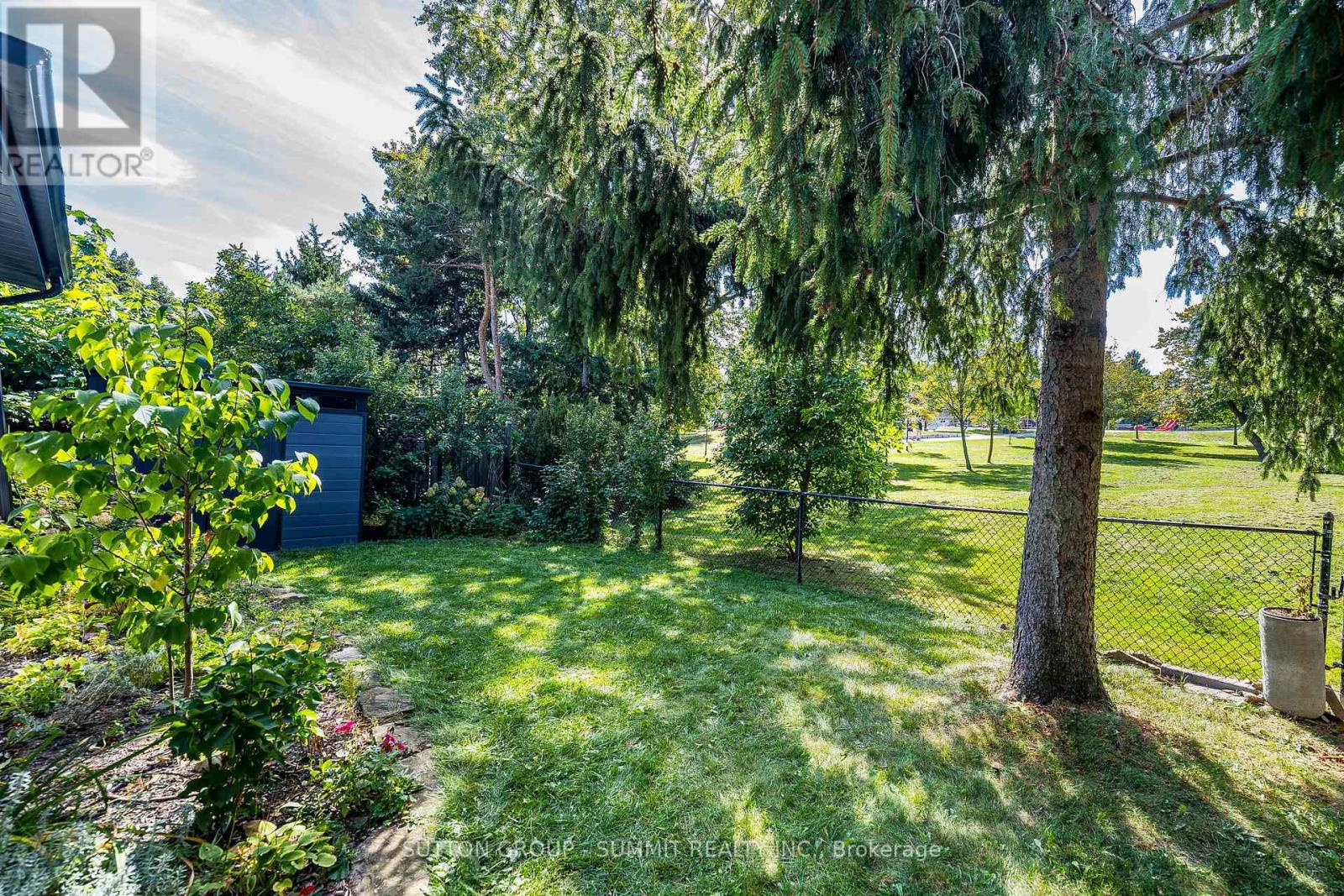 4594 GATINEAU AVENUE - 48