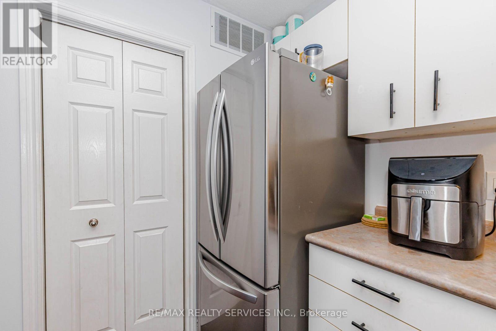 #310 4005 KILMER DRIVE - 22