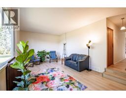Living room - 433049 Range Road 274, Rural Ponoka County, AB T4J1R4 Photo 9