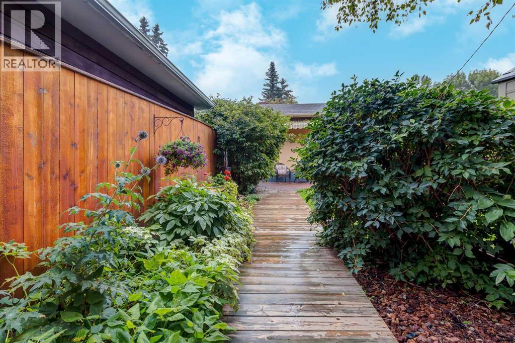 29 ARMSTRONG Crescent SE - photo 34