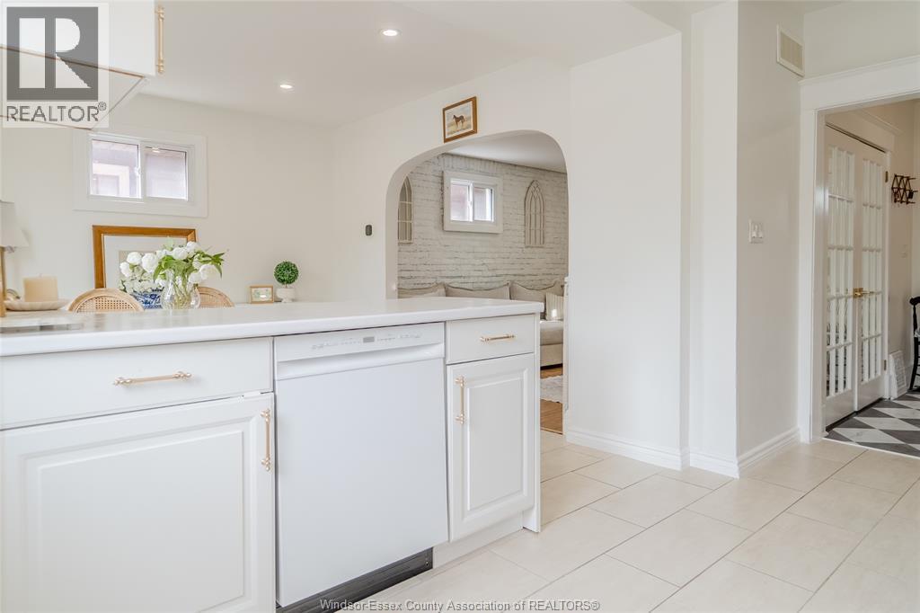 1556 Hall AVENUE - 12