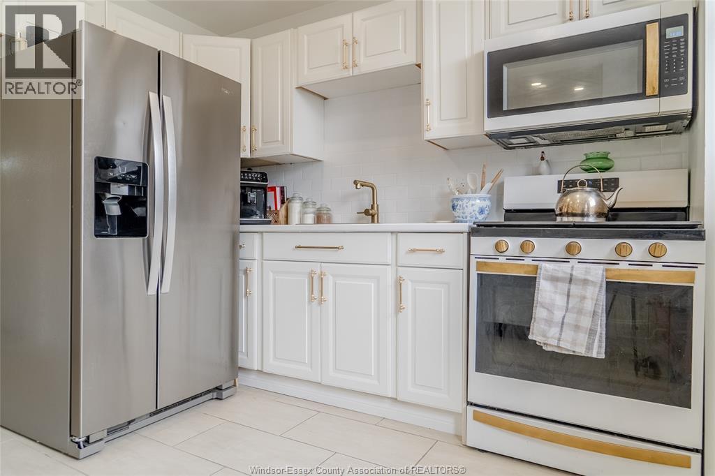1556 Hall AVENUE - 13