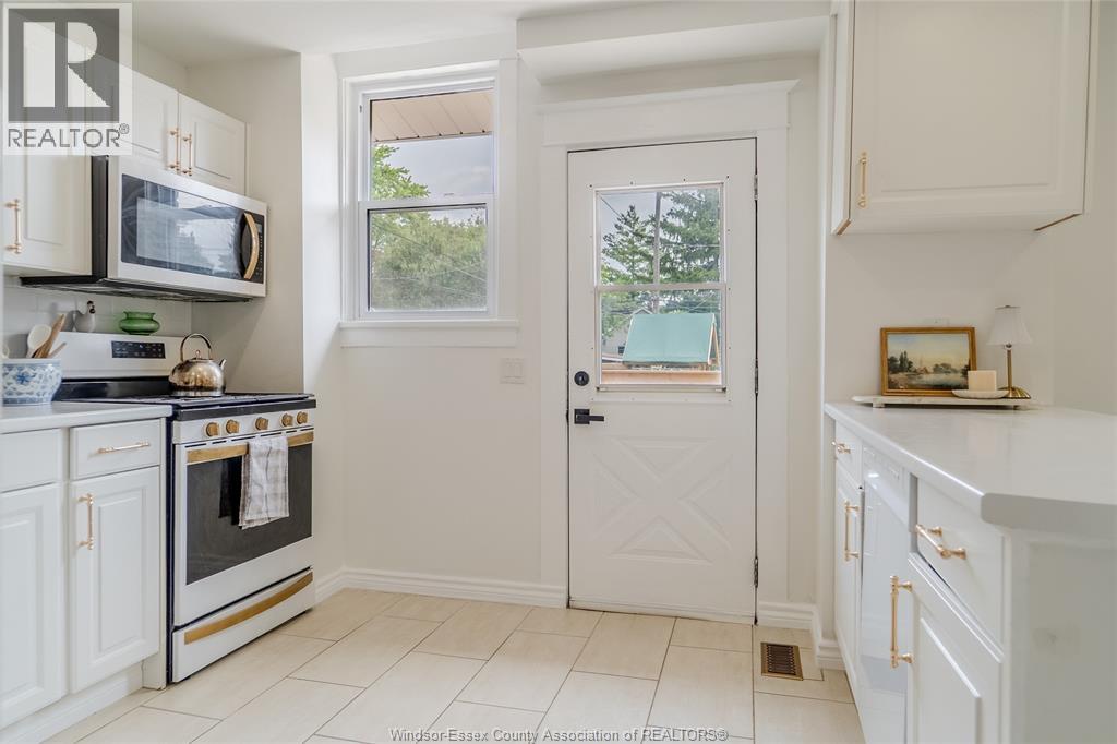 1556 Hall AVENUE - 14