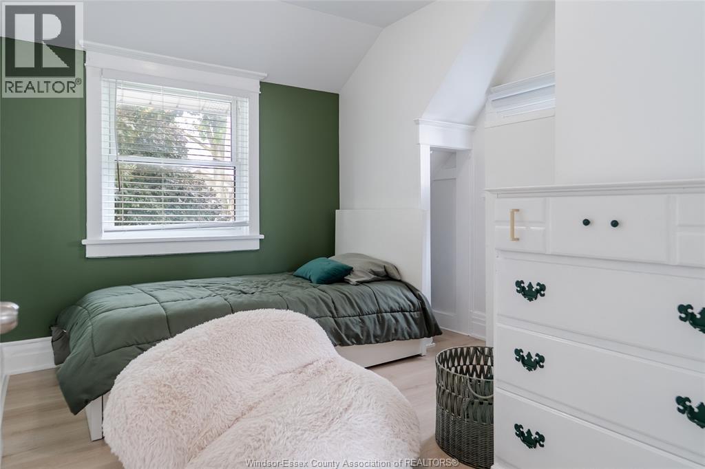 1556 Hall AVENUE - 15