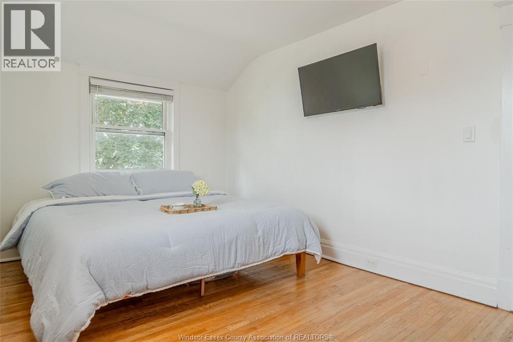 1556 Hall AVENUE - 17
