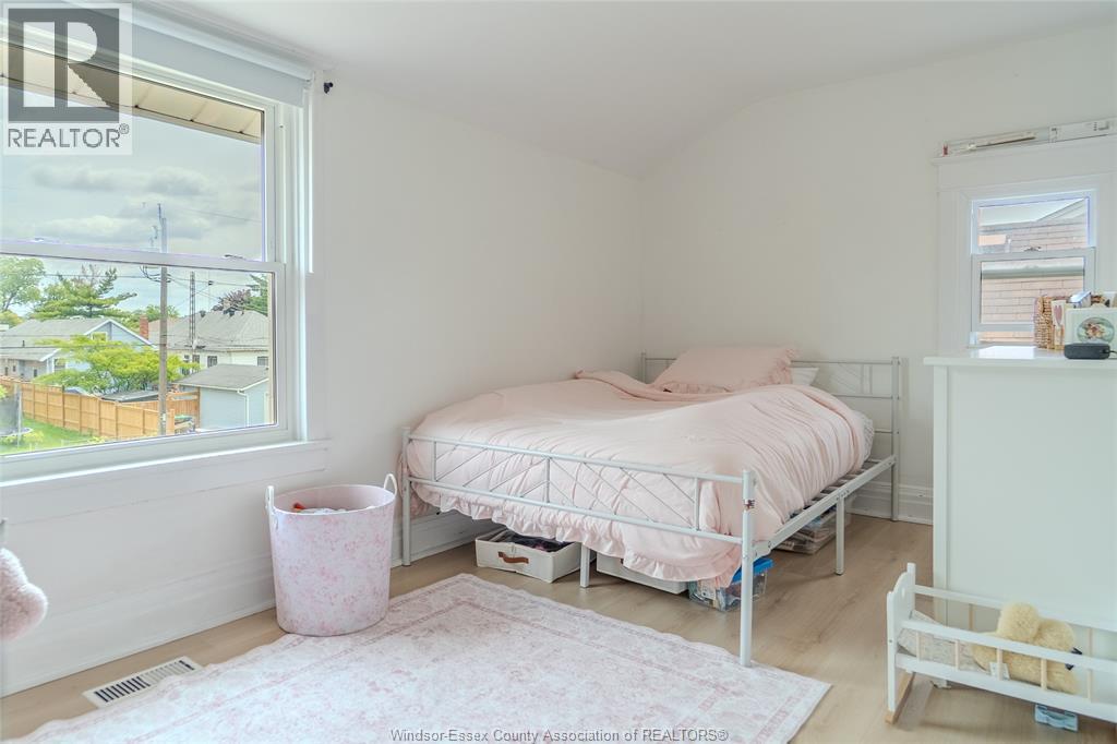 1556 Hall AVENUE - 18