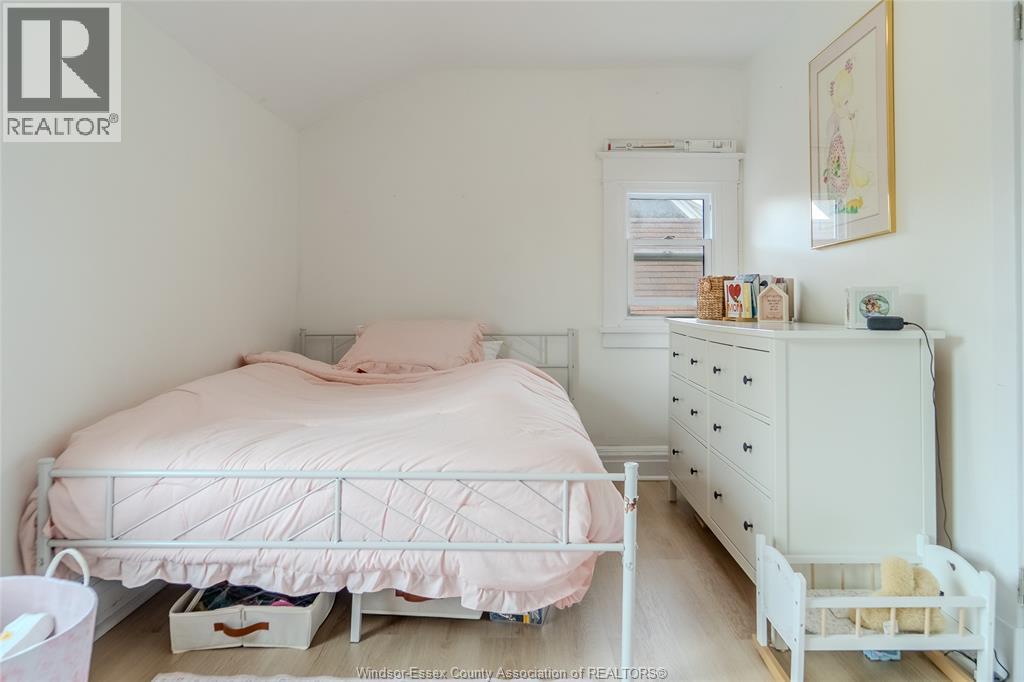 1556 Hall AVENUE - 19