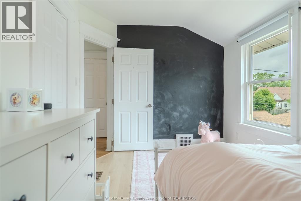 1556 Hall AVENUE - 20