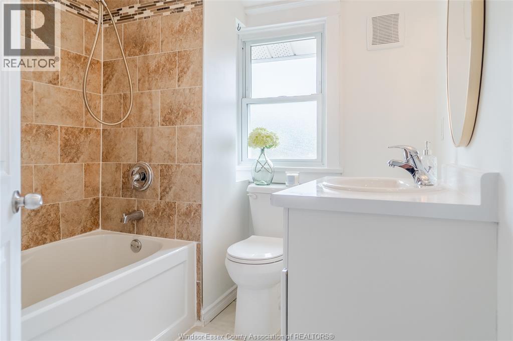 1556 Hall AVENUE - 22