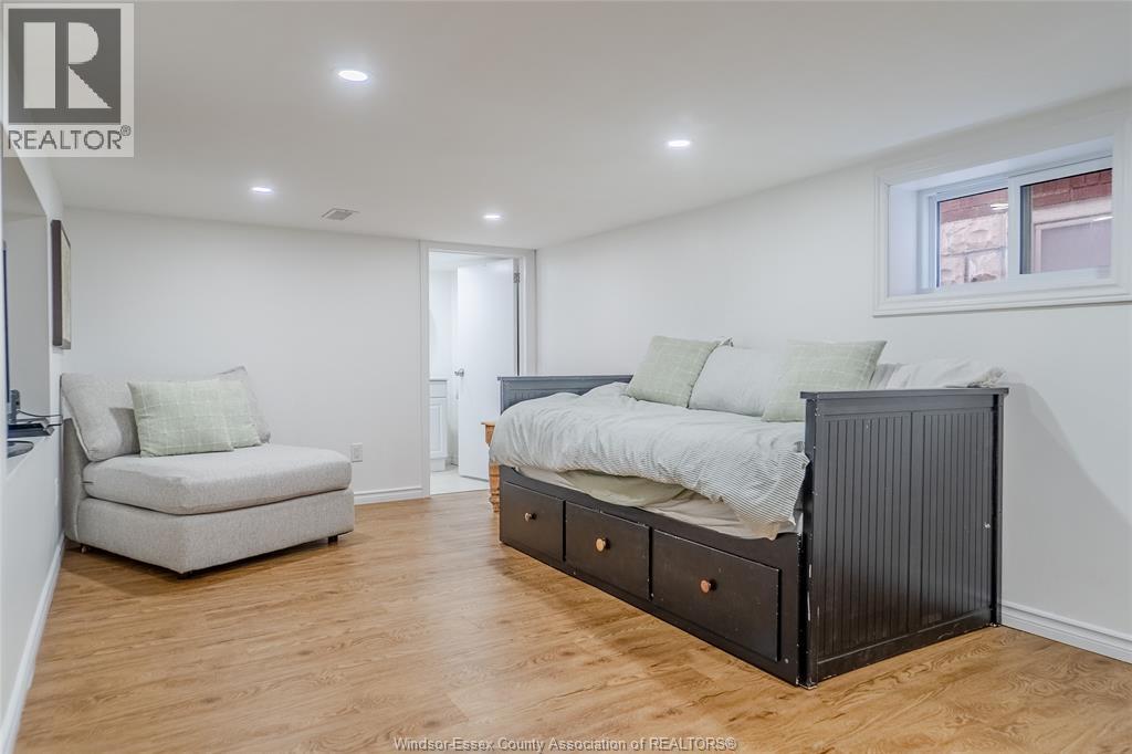 1556 Hall AVENUE - 25