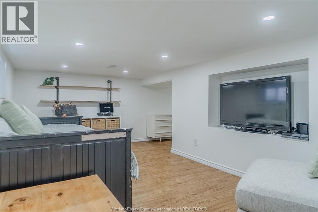 1556 Hall AVENUE - 27