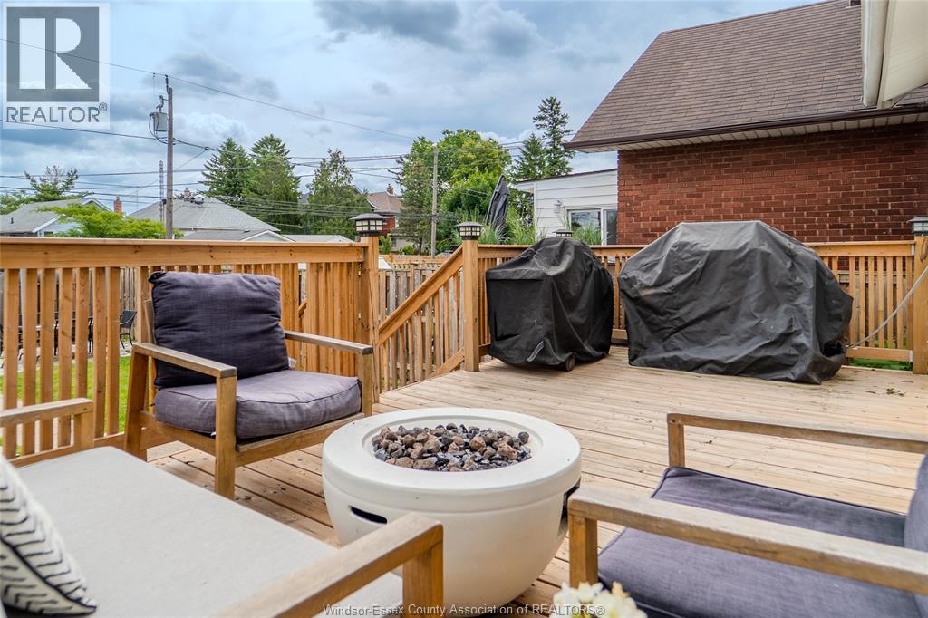 1556 Hall AVENUE - 33
