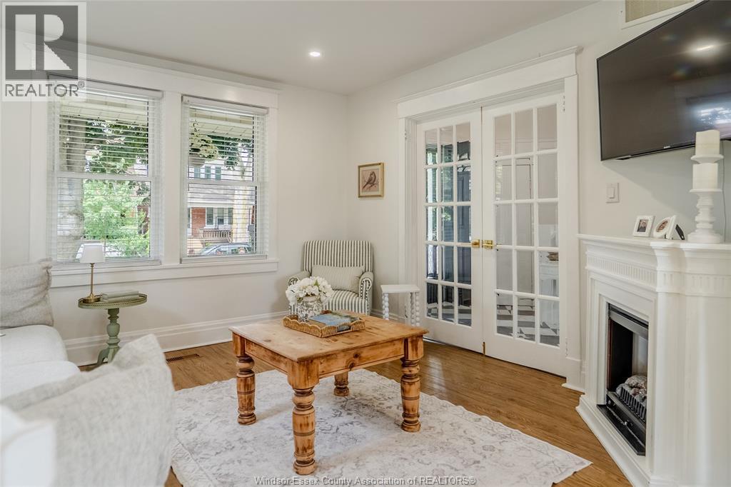 1556 Hall AVENUE - 8