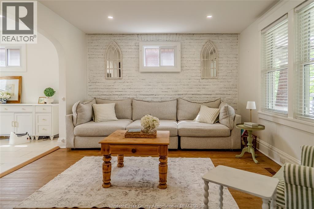1556 Hall AVENUE - 9