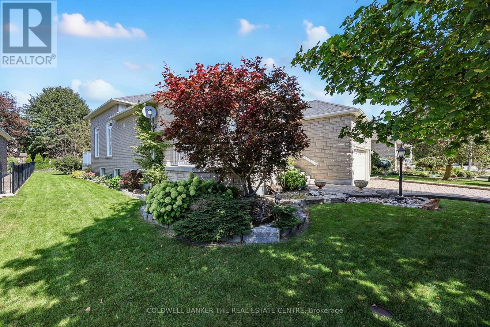 128 CARMELA AVENUE - Image 33