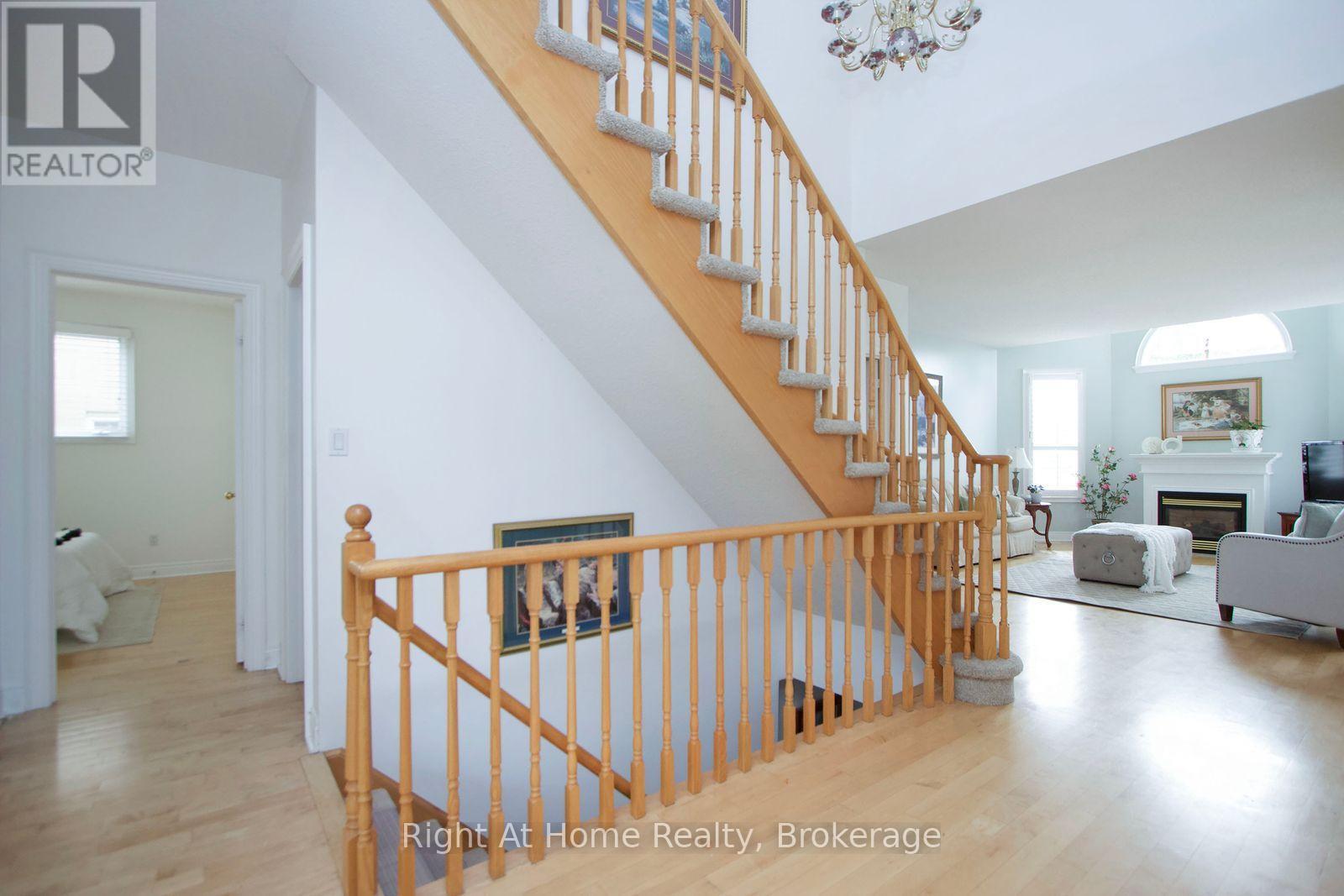 2096 STORNOWAY STREET - 10