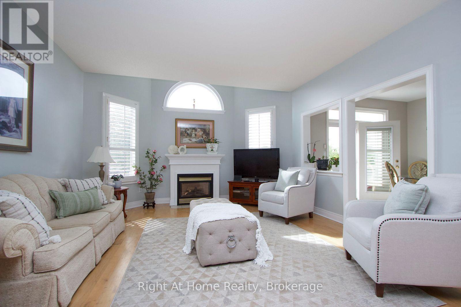 2096 STORNOWAY STREET - Image 12
