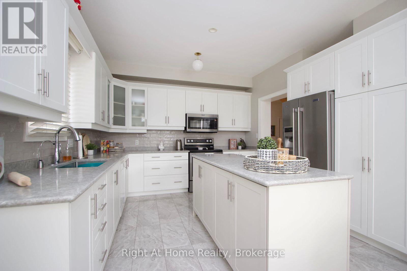 2096 STORNOWAY STREET - Image 15
