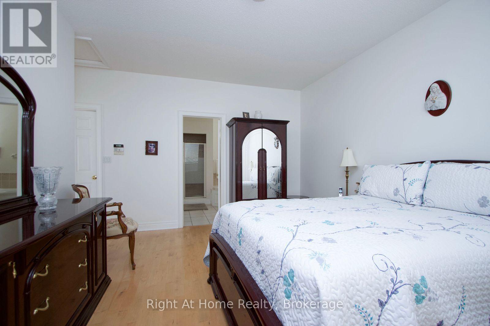 2096 STORNOWAY STREET - Image 18