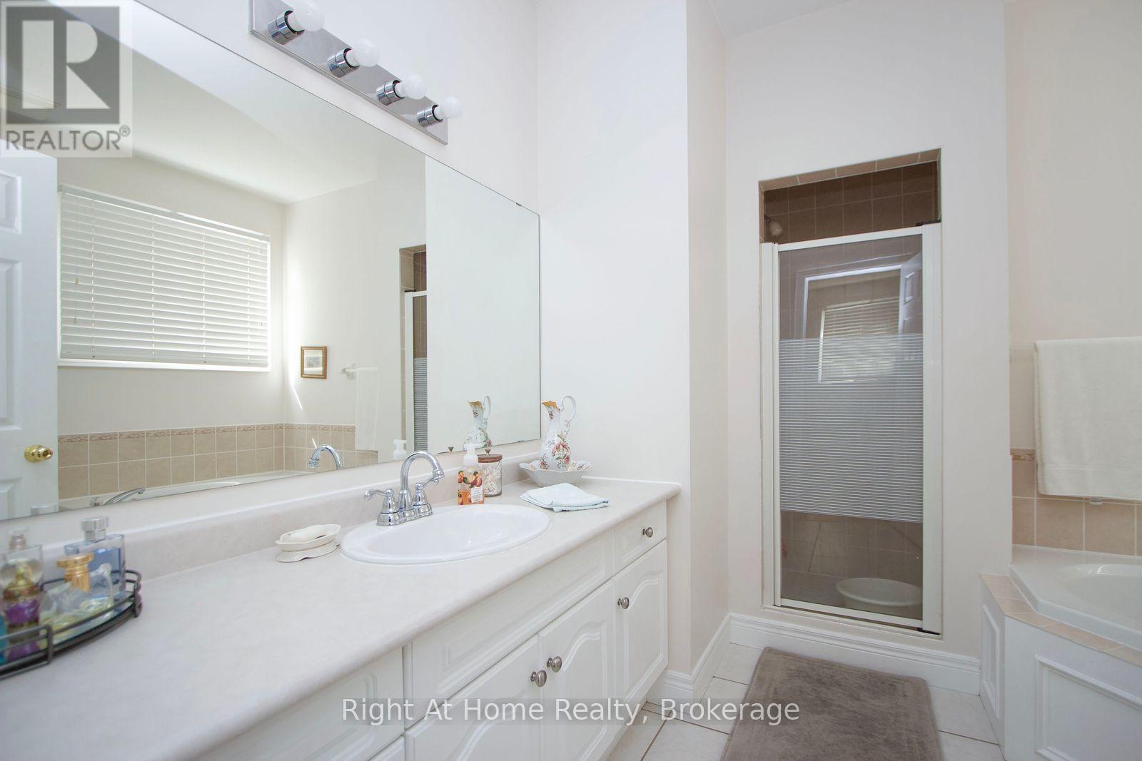 2096 STORNOWAY STREET - Image 19