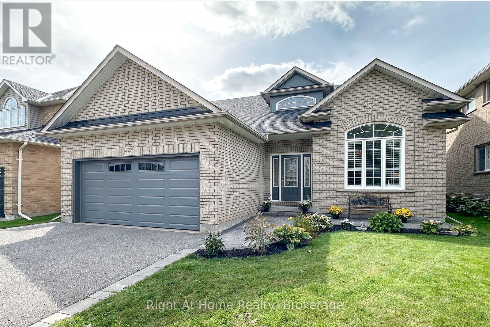 2096 STORNOWAY STREET - 2