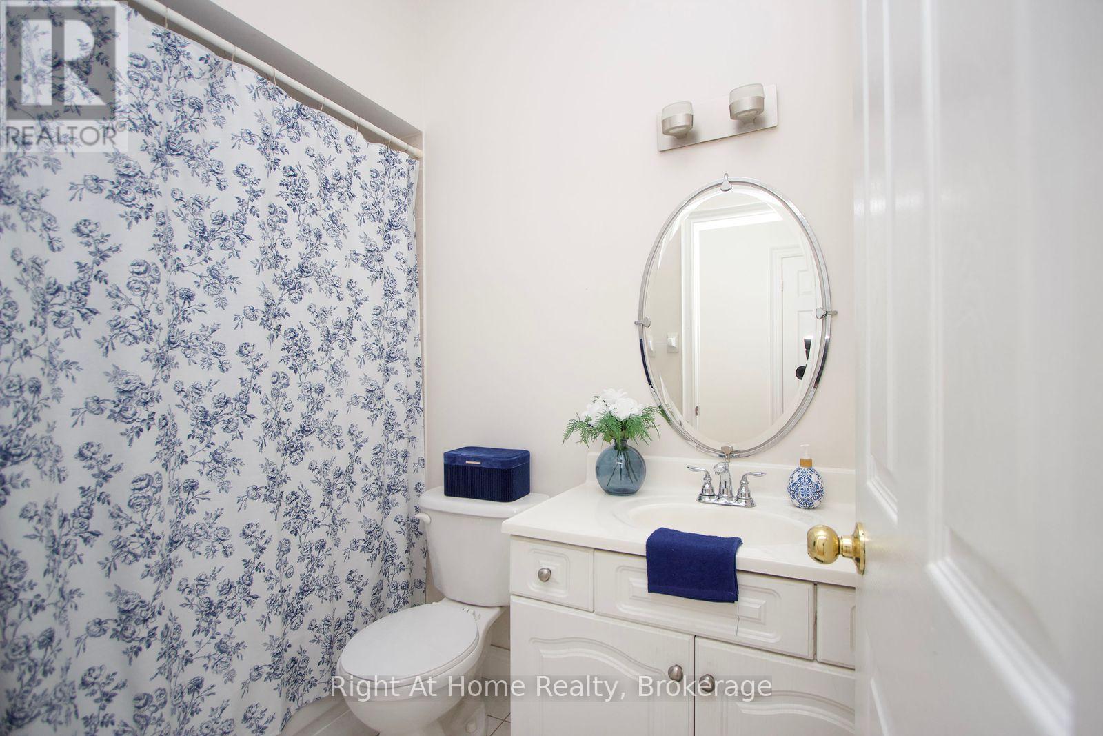 2096 STORNOWAY STREET - Image 21