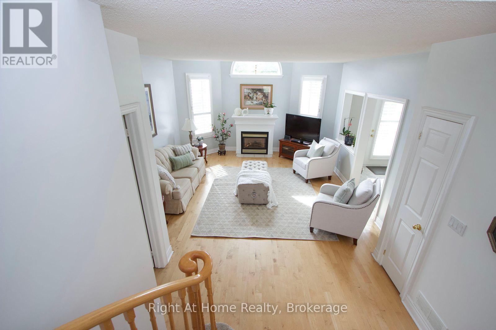 2096 STORNOWAY STREET - Image 24