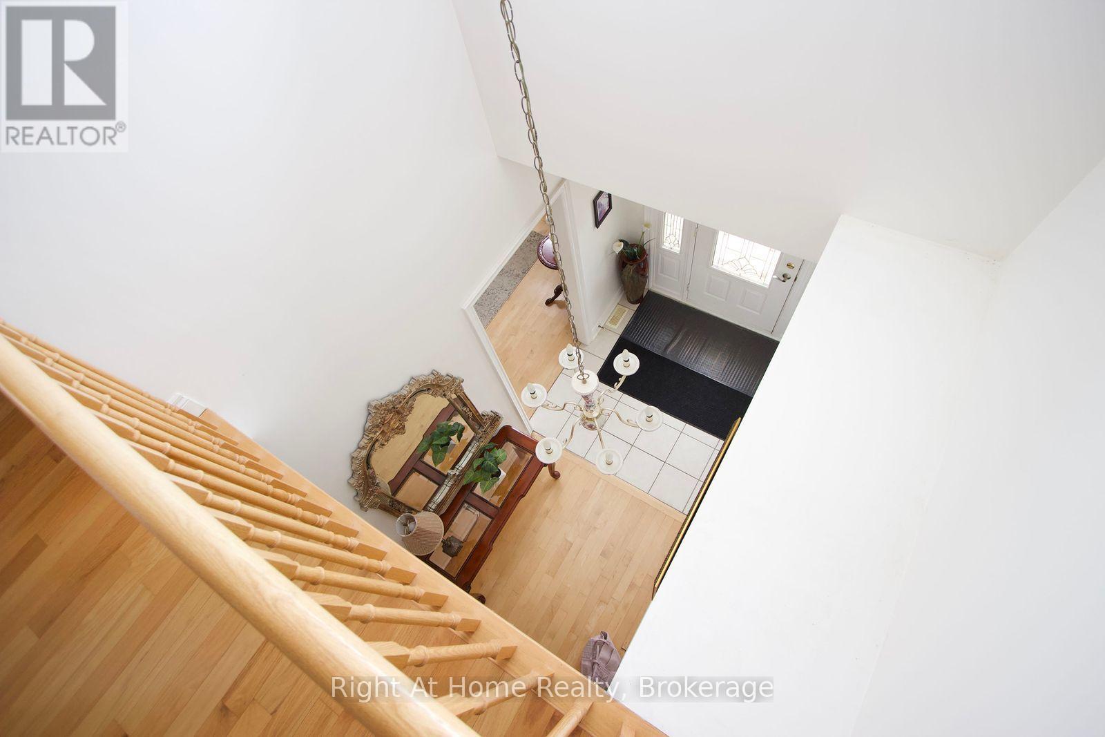 2096 STORNOWAY STREET - 26