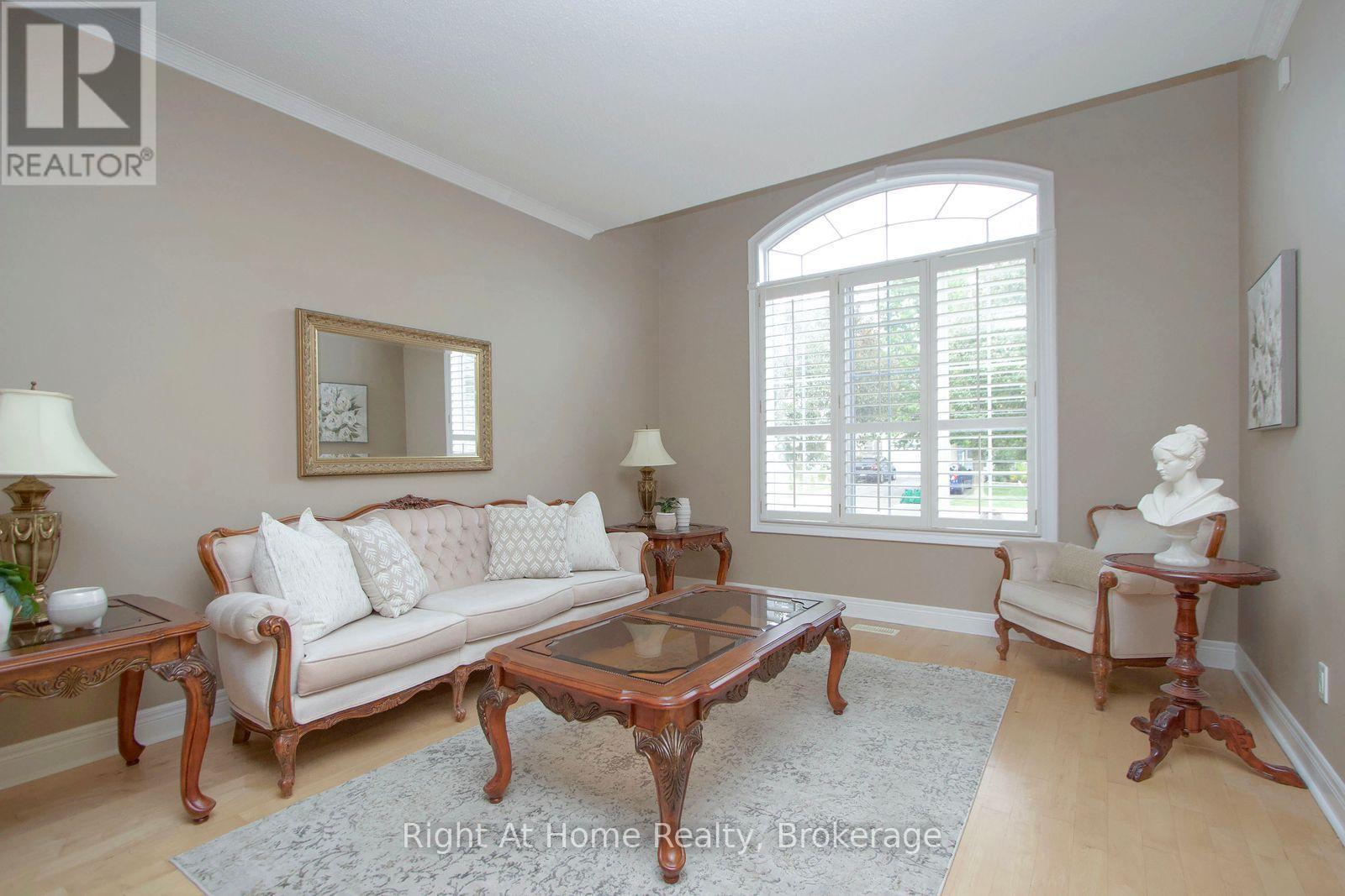 2096 STORNOWAY STREET - Image 6