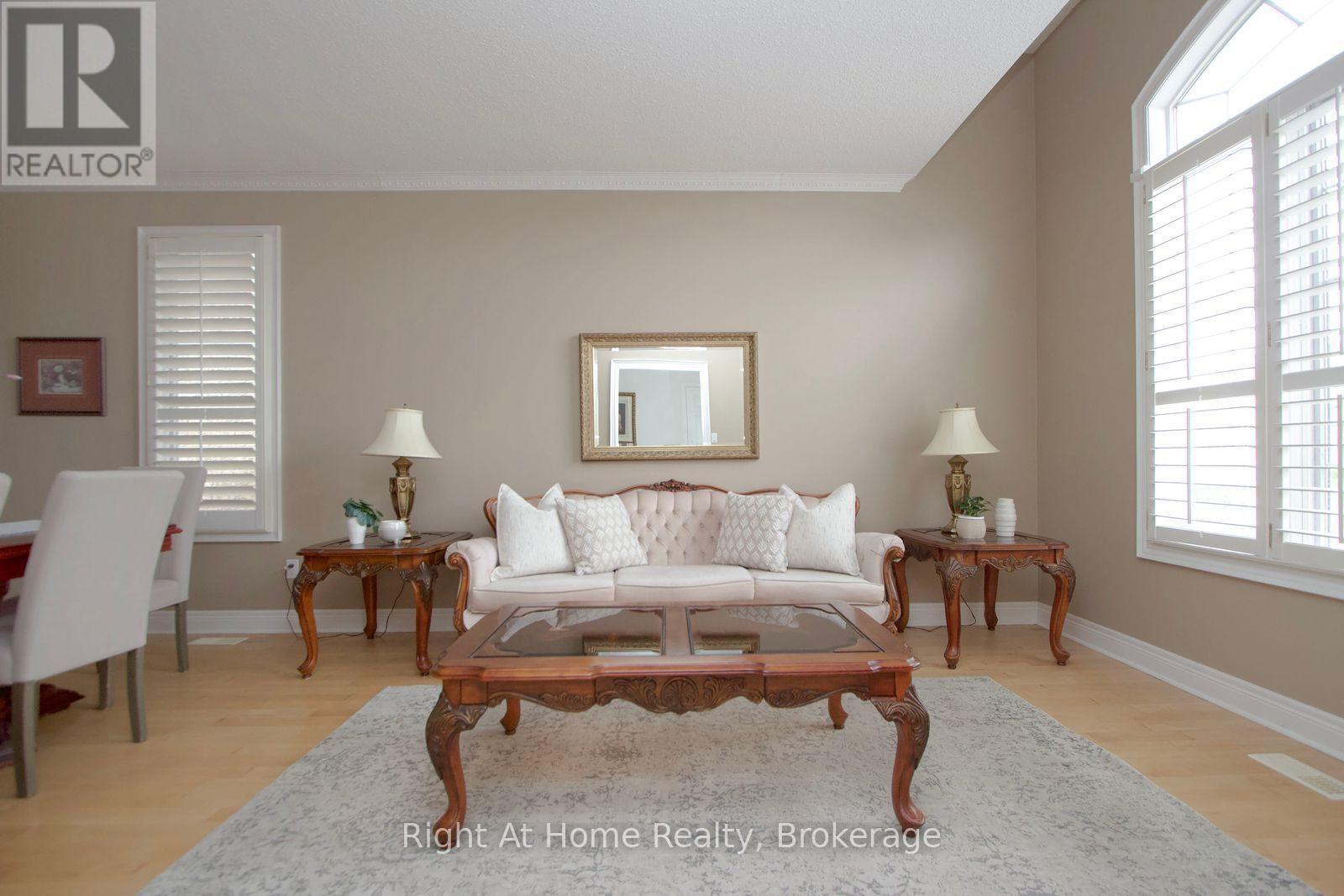 2096 STORNOWAY STREET - Image 8