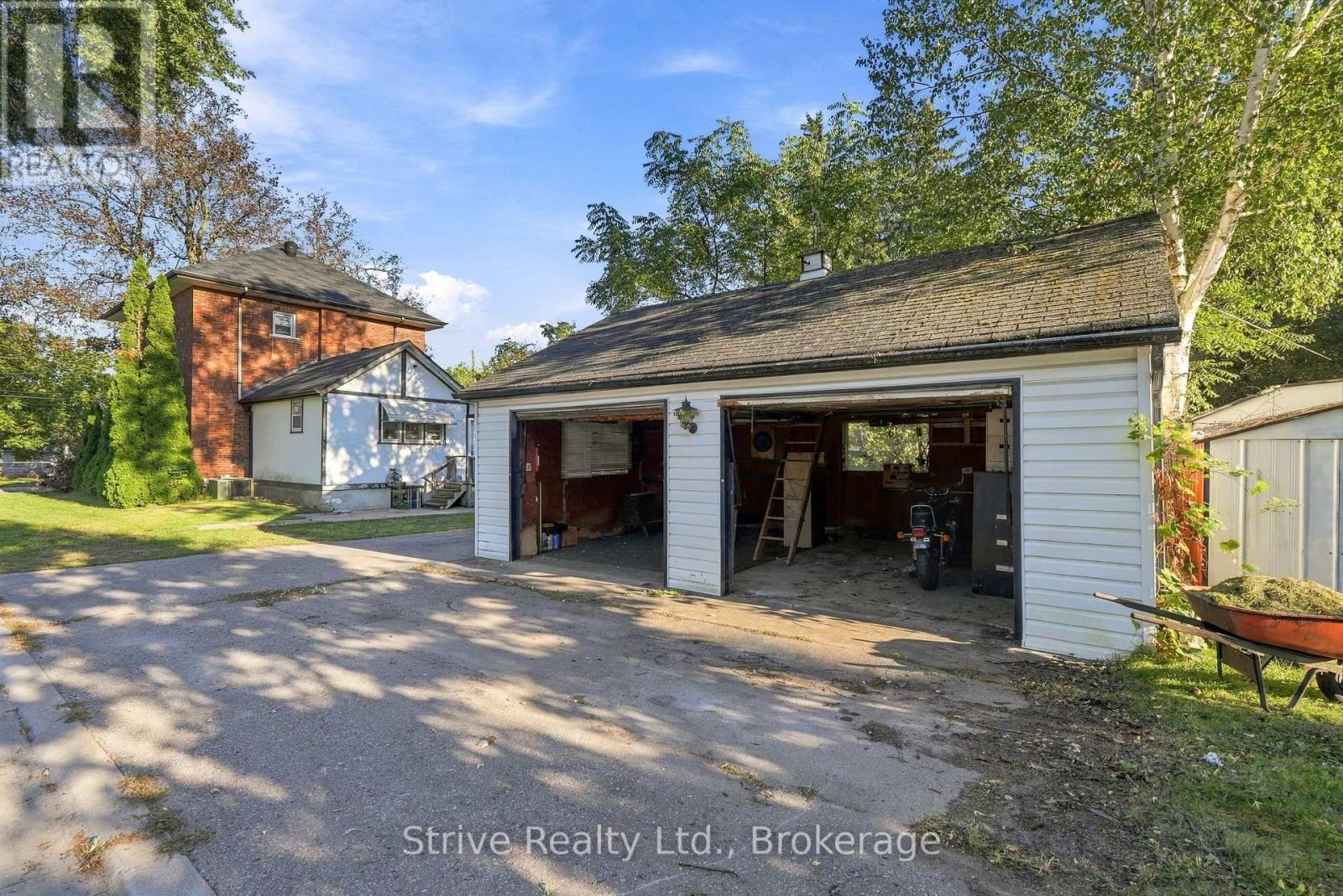 72 Elgin Street, Clarington (Bowmanville), Ontario, L1C3E1, Clarington (Bowmanville), Ontario — photo 3 of 5