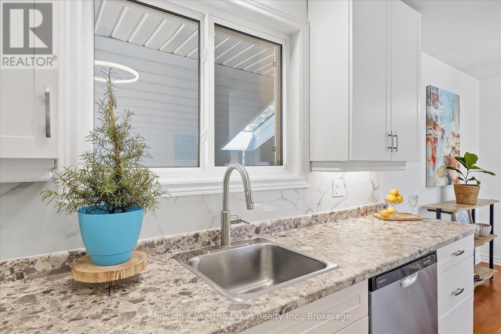 398 APPLEGROVE AVENUE - Image 16