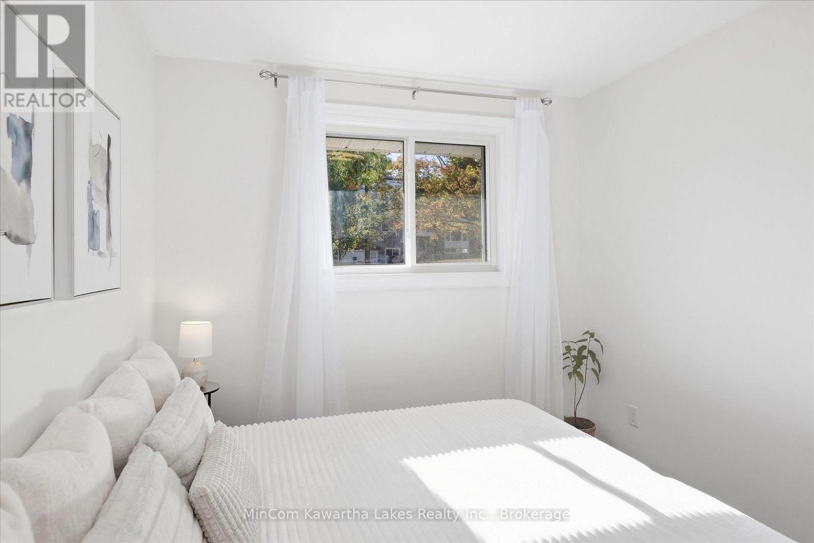 398 APPLEGROVE AVENUE - Image 18