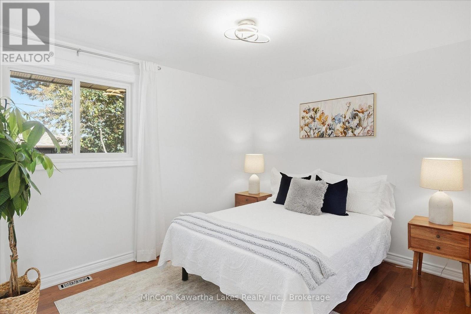 398 APPLEGROVE AVENUE - Image 21