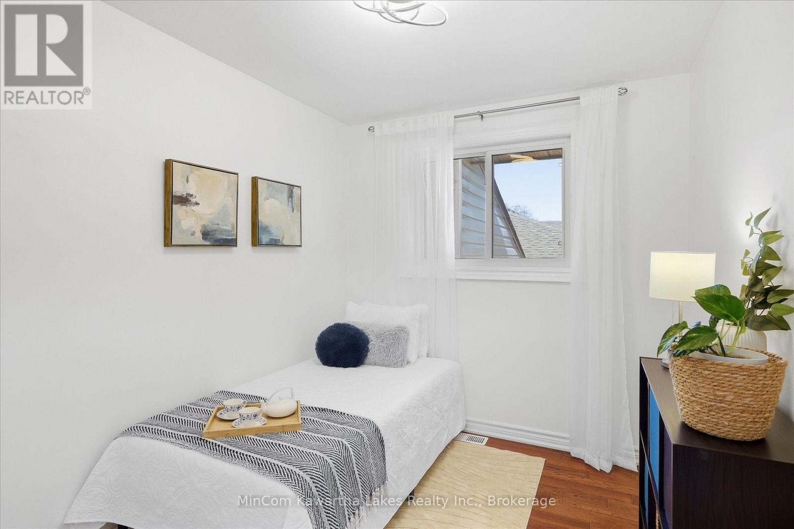398 APPLEGROVE AVENUE - Image 23