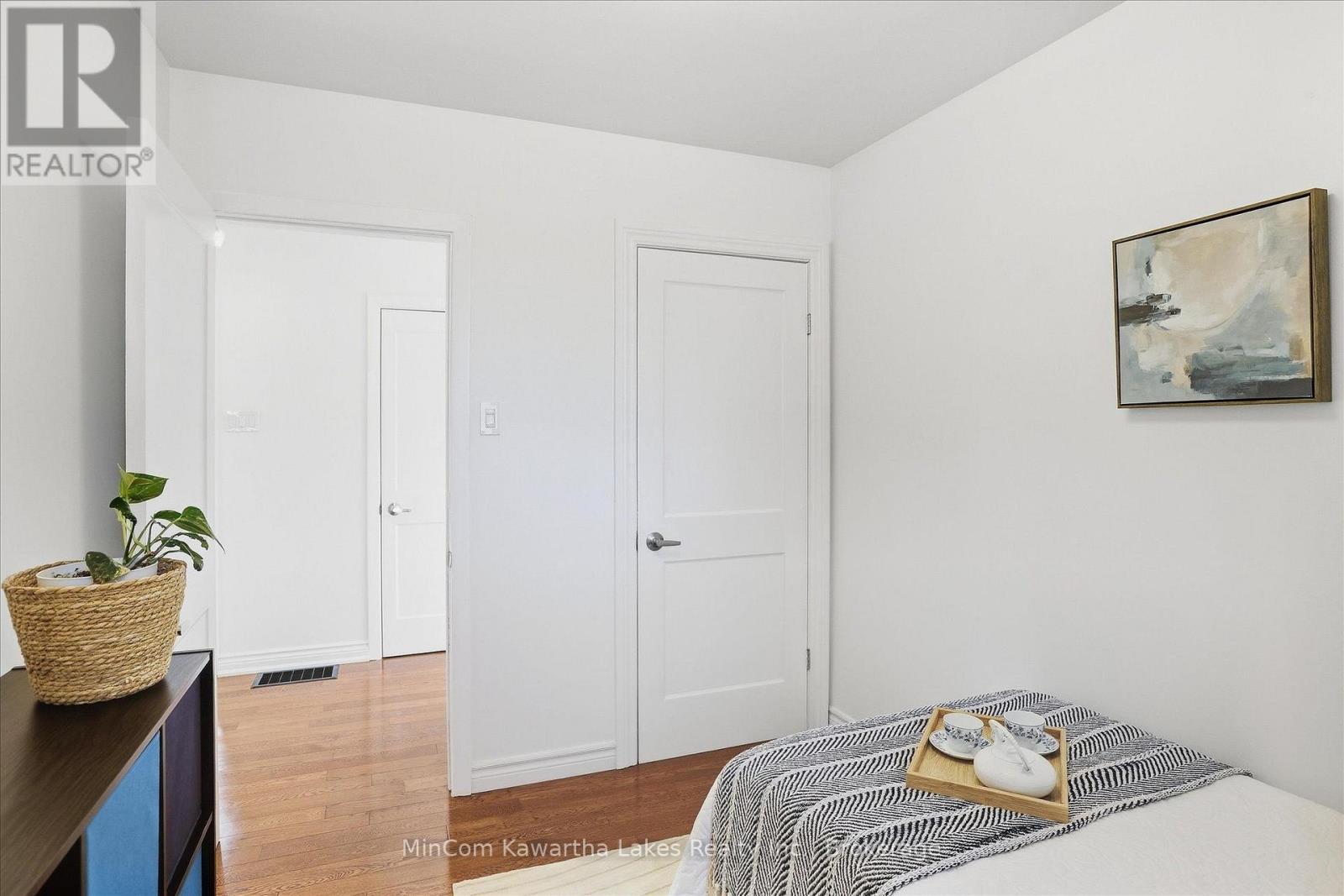 398 APPLEGROVE AVENUE - Image 24