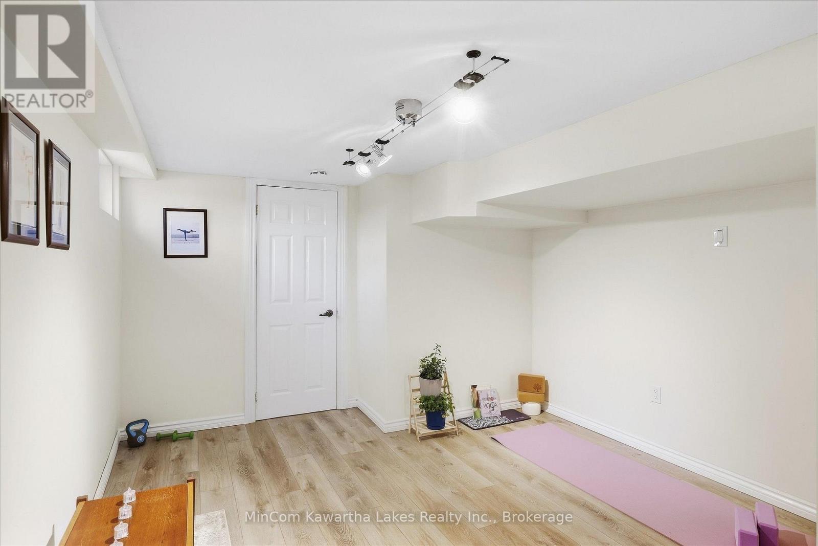 398 APPLEGROVE AVENUE - Image 32