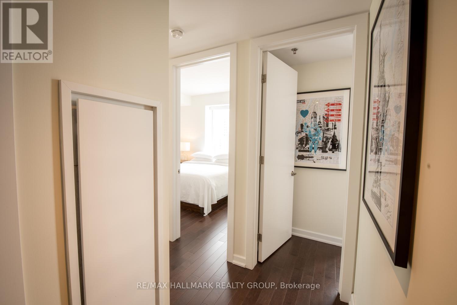 Unit 1203 - Foyer